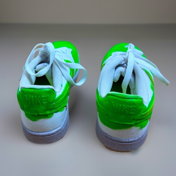 Nike Women’s Sneakers - Picture 4 of 8
